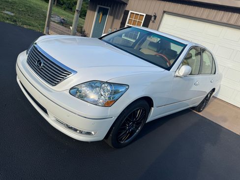 Used 2004 Lexus LS 430 RWD image 4
