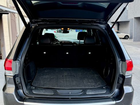 Used 2018 Jeep Grand Cherokee Limited image 10