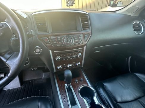 Used 2018 Nissan Pathfinder Platinum AWD/4WD image 8