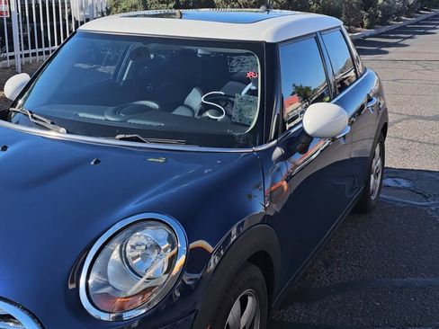 Used 2017 MINI Cooper 4-Door Hardtop image 6