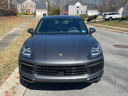 Used 2019 Porsche Cayenne Sport Utility 4D image 2