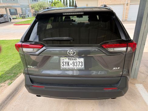 Used 2023 Toyota RAV4 XLE FWD image 9