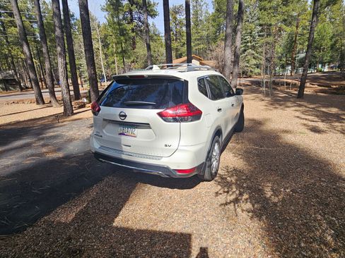 Used 2020 Nissan Rogue SV image 4