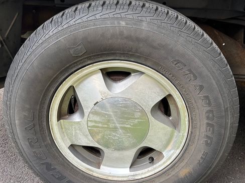 Used 1998 Chevrolet Suburban 4WD w/ Preferred Equipment Group 3 image 11