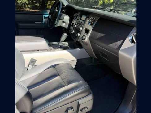 Used 2017 Ford Expedition EL XLT w/ Equipment Group 201A image 8
