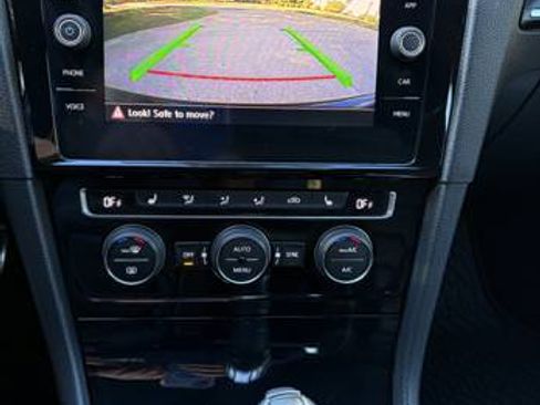 Used 2018 Volkswagen Golf 4-Door image 15