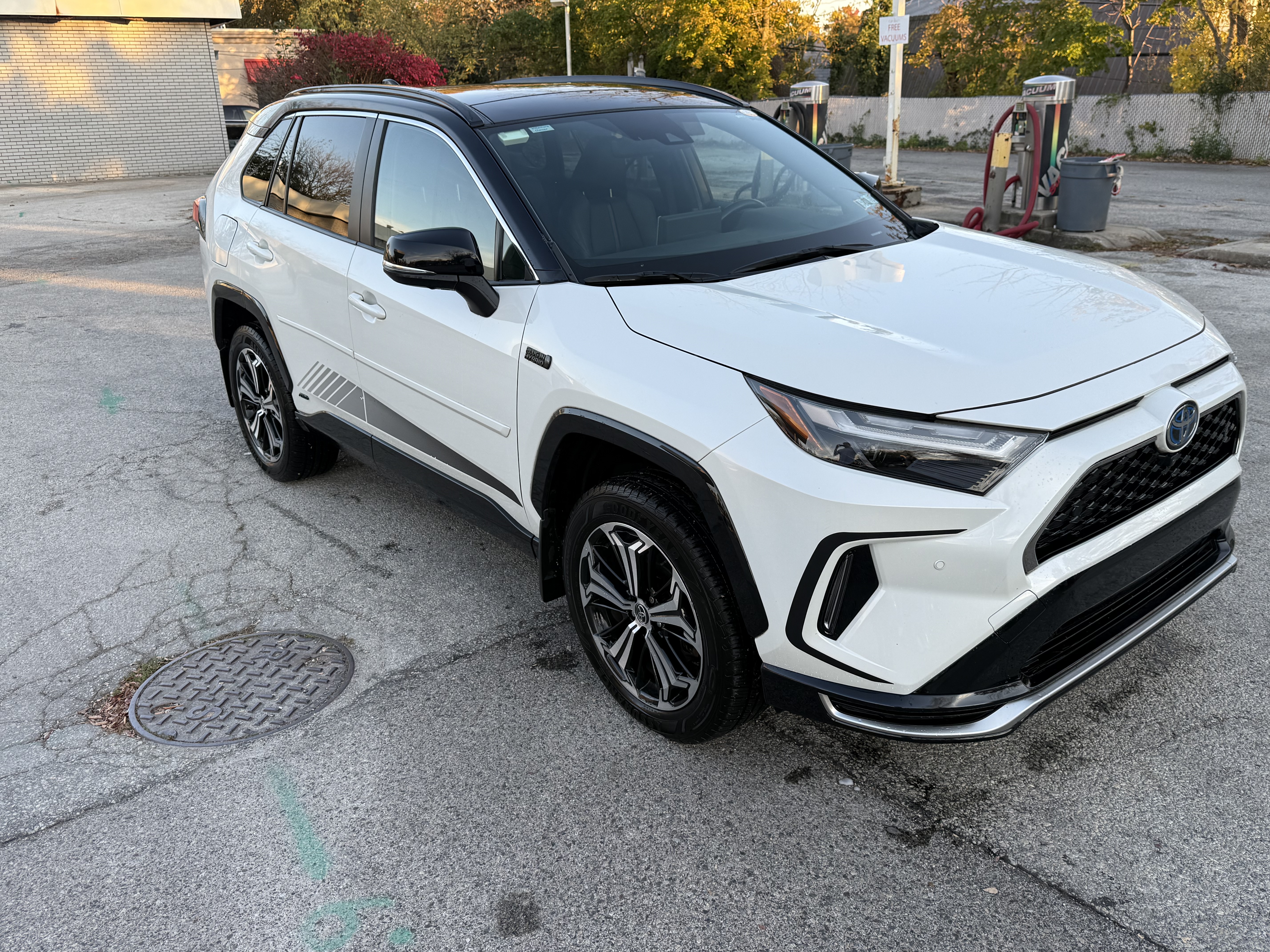 Used 2022 Toyota RAV4 XSE w/ Premium Package AWD/4WD image 6