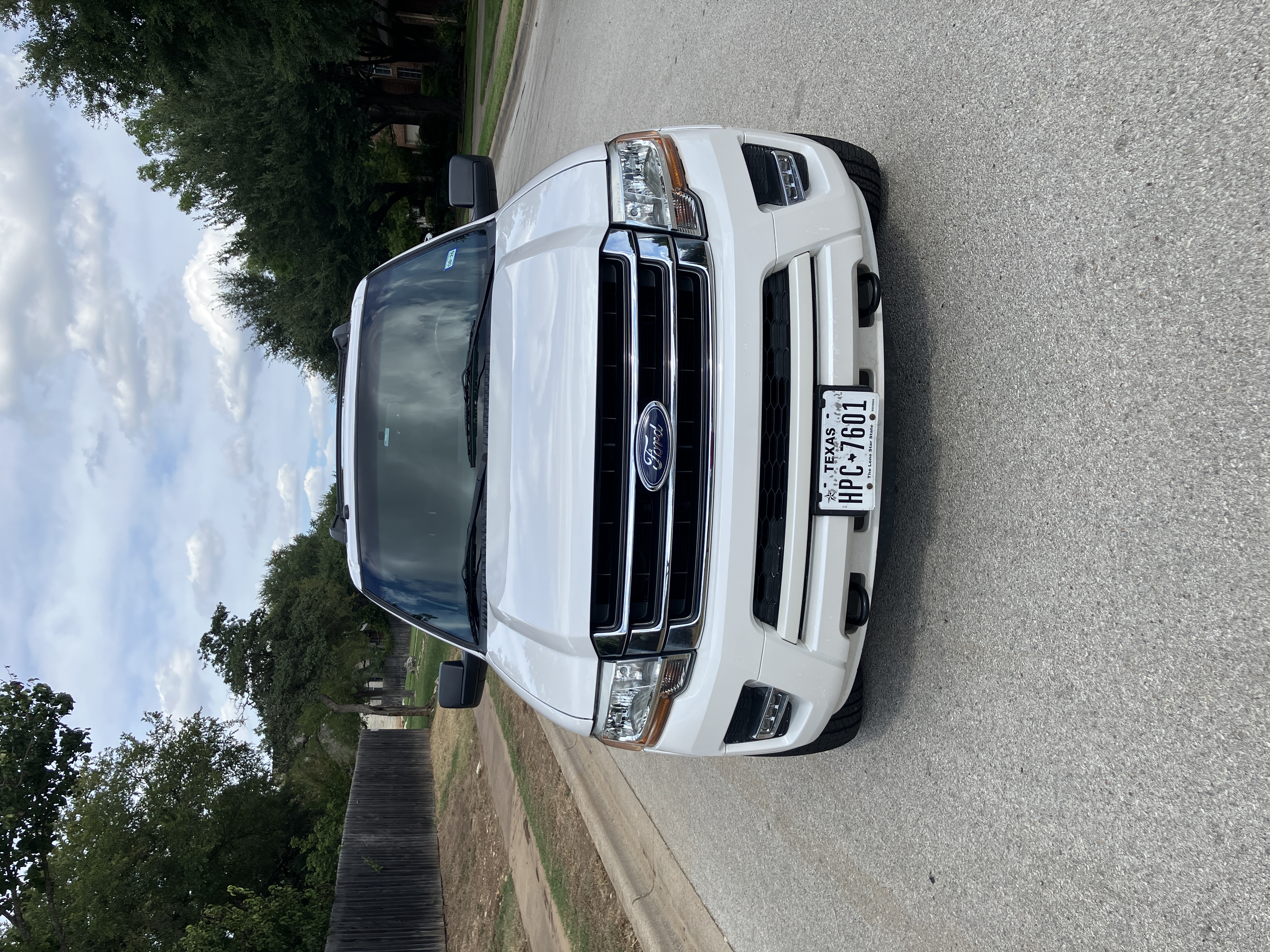 Used 2016 Ford Expedition XLT w/ Equipment Group 202A AWD/4WD image 2