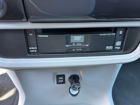 Used 2014 Toyota Sienna SE w/ SE Premium Package w/Entune image 24