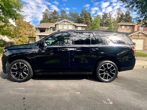 Used 2022 Chevrolet Tahoe RST w/ Luxury Package AWD/4WD image 2