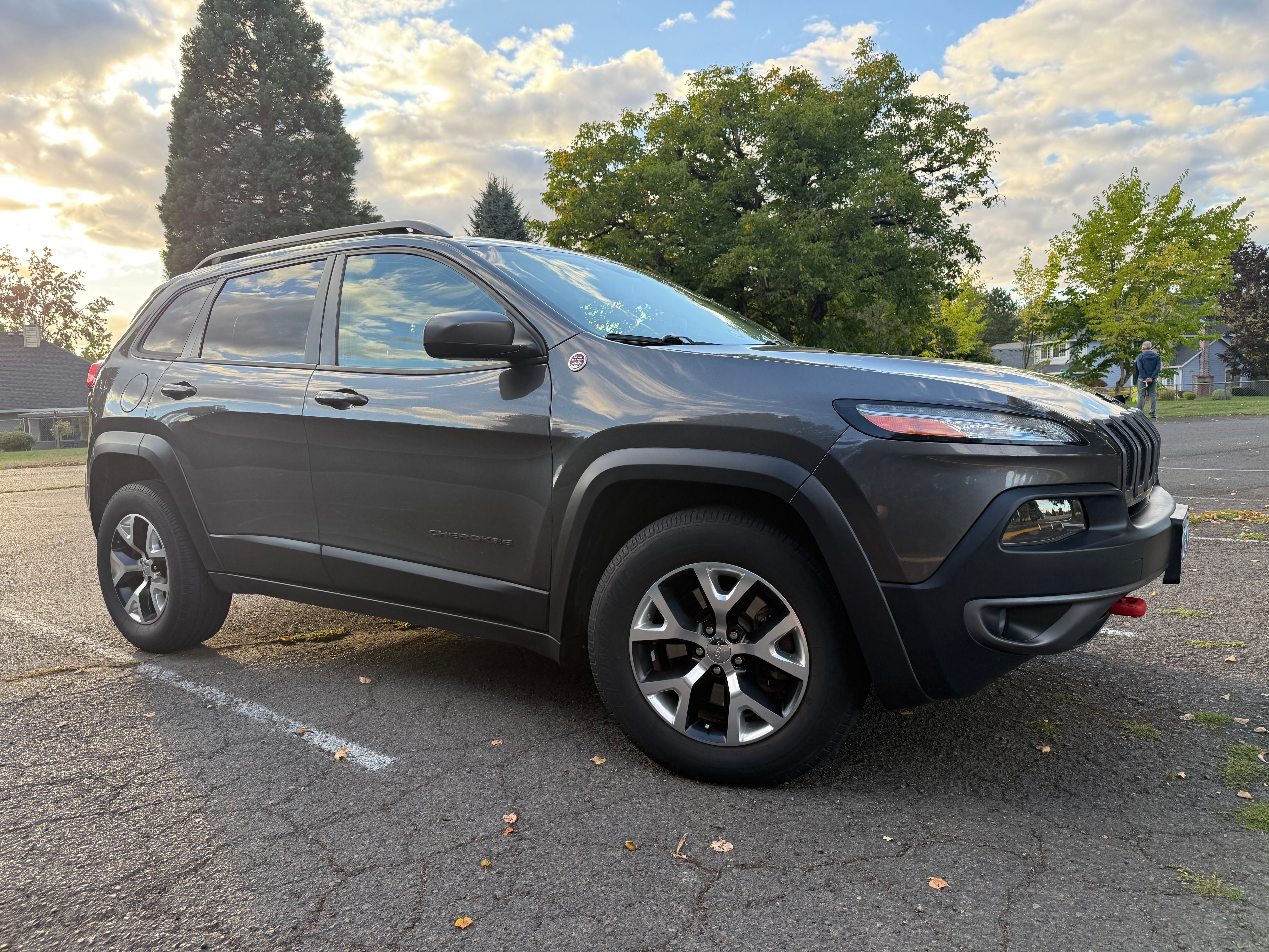 Used 2015 Jeep Cherokee Trailhawk w/ Cold Weather Group AWD/4WD image 1