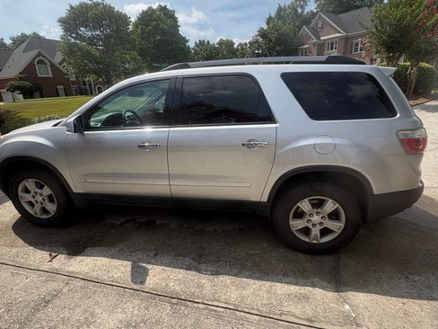 Used 2010 GMC Acadia SLE FWD image 5