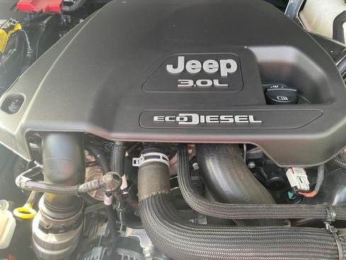 Used 2023 Jeep Gladiator Overland AWD/4WD image 21