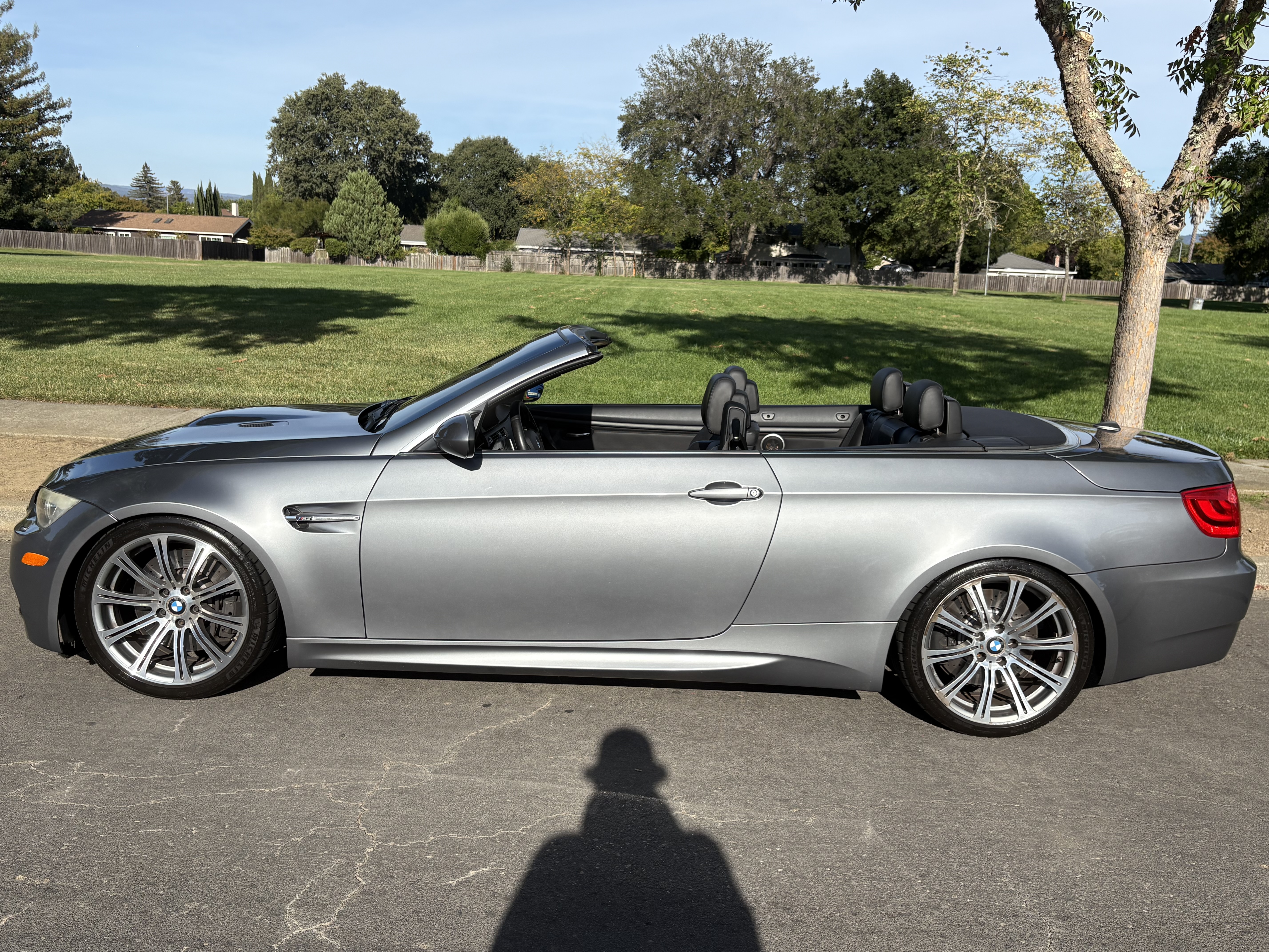 Used 2011 BMW M3 Convertible w/ Convenience Pkg RWD image 4