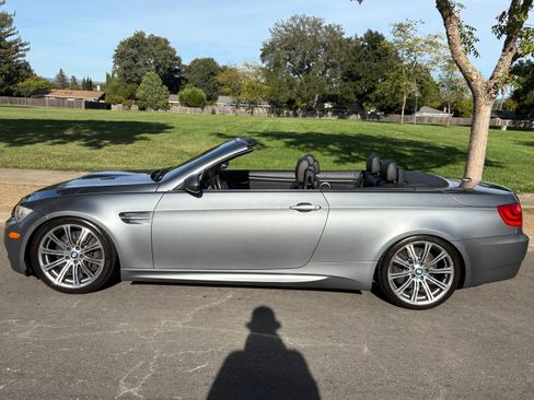 Used 2011 BMW M3 Convertible w/ Convenience Pkg RWD image 4