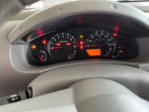 Used 2014 Nissan Frontier SV w/ SV Value Truck Package RWD image 12