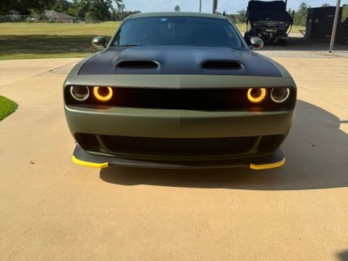 Used 2023 Dodge Challenger SRT Hellcat RWD image 2