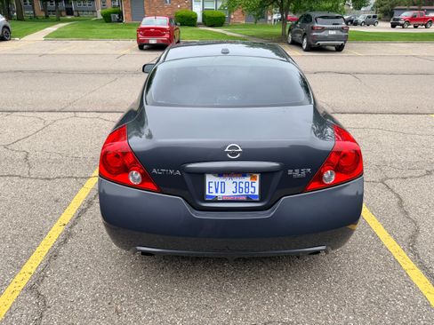 Used 2012 Nissan Altima 3.5 SR w/ Technology Pkg FWD image 11