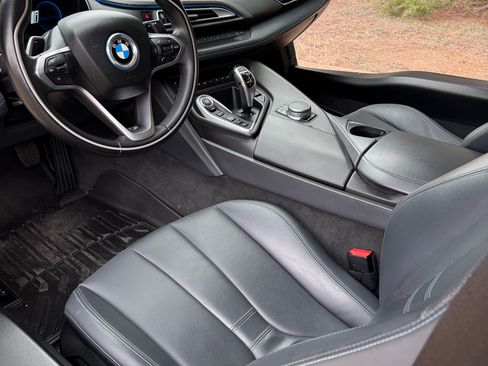 Used 2020 BMW i8 Coupe image 8