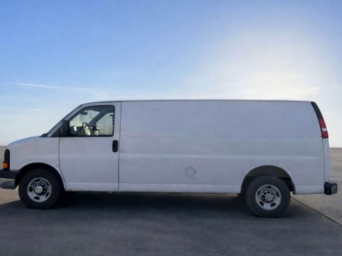 Used 2014 Chevrolet Express 3500 Extended RWD image 2