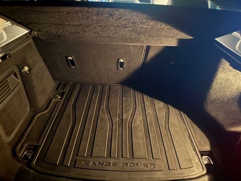 Used 2017 Land Rover Range Rover Evoque SE image 16