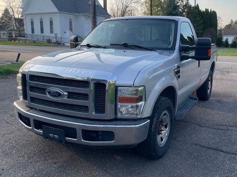 Used 2009 Ford F250 XLT RWD image 1