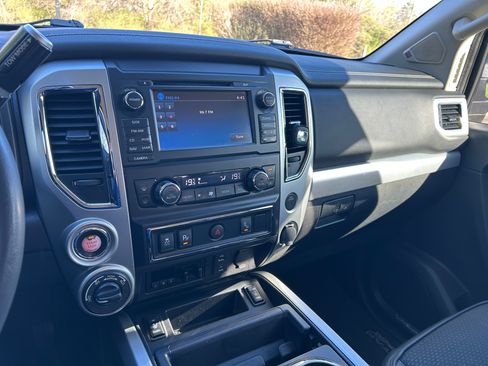 Used 2018 Nissan Titan PRO-4X image 18