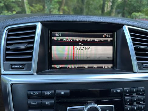 Used 2013 Mercedes-Benz GL 450 4MATIC image 30