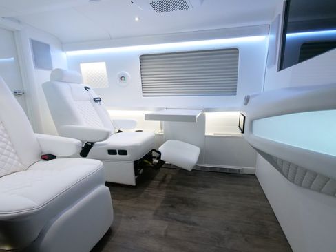 Used 2016 Mercedes-Benz Sprinter 2500 image 5