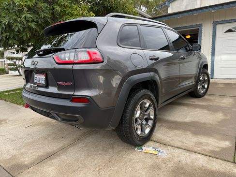 Used 2019 Jeep Cherokee Trailhawk w/ Comfort/Convenience Group image 8