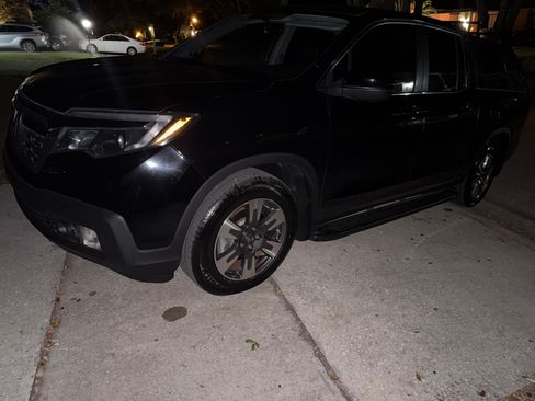 Used 2017 Honda Ridgeline RTL-T image 2