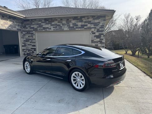 Used 2015 Tesla Model S P90D image 26