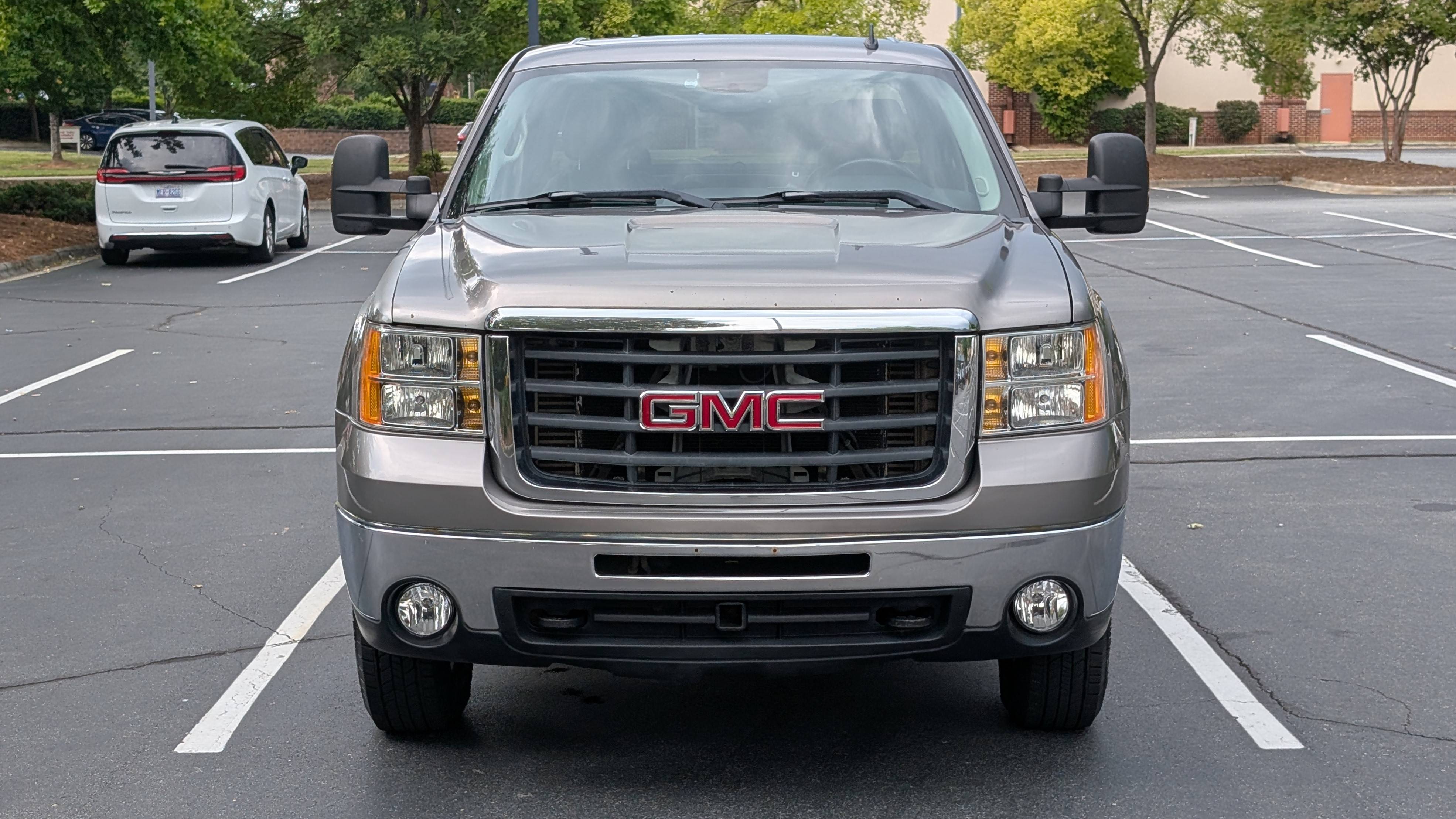 Used 2008 GMC Sierra 2500 SLE w/ Z71 Off-Road Package AWD/4WD image 2