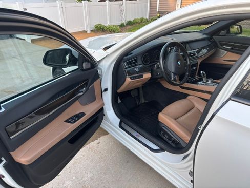 Used 2015 BMW 740Li xDrive AWD/4WD image 9