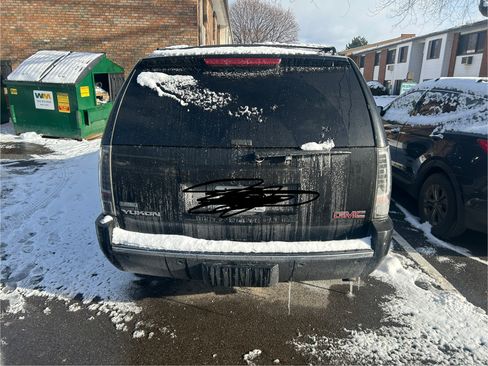 Used 2010 GMC Yukon Denali image 2