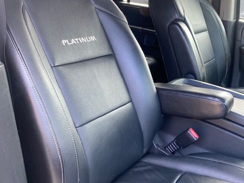 Used 2011 Nissan Armada Platinum image 18