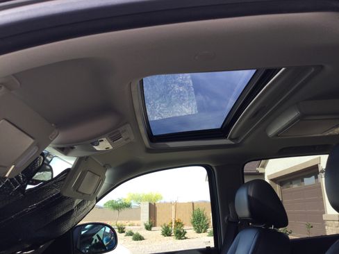 Used 2012 Chevrolet Suburban LTZ image 18