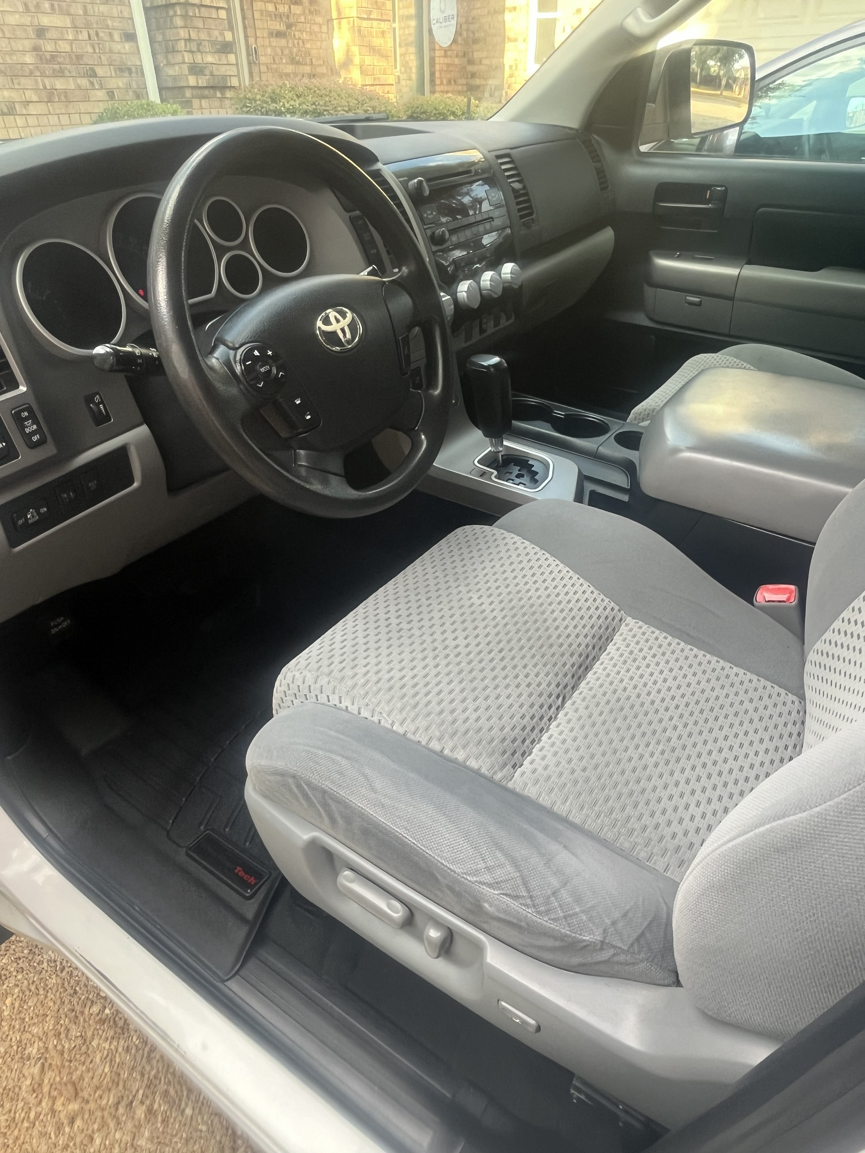 Used 2012 Toyota Tundra 4x4 Double Cab w/ SR5 Pkg image 11