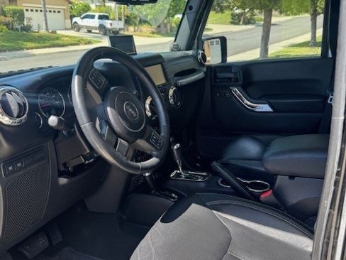 Used 2014 Jeep Wrangler Unlimited Rubicon w/ Connectivity Group image 14