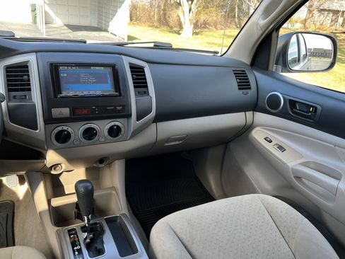 Used 2006 Toyota Tacoma PreRunner image 19