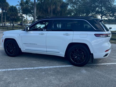 Used 2024 Jeep Grand Cherokee Summit image 13