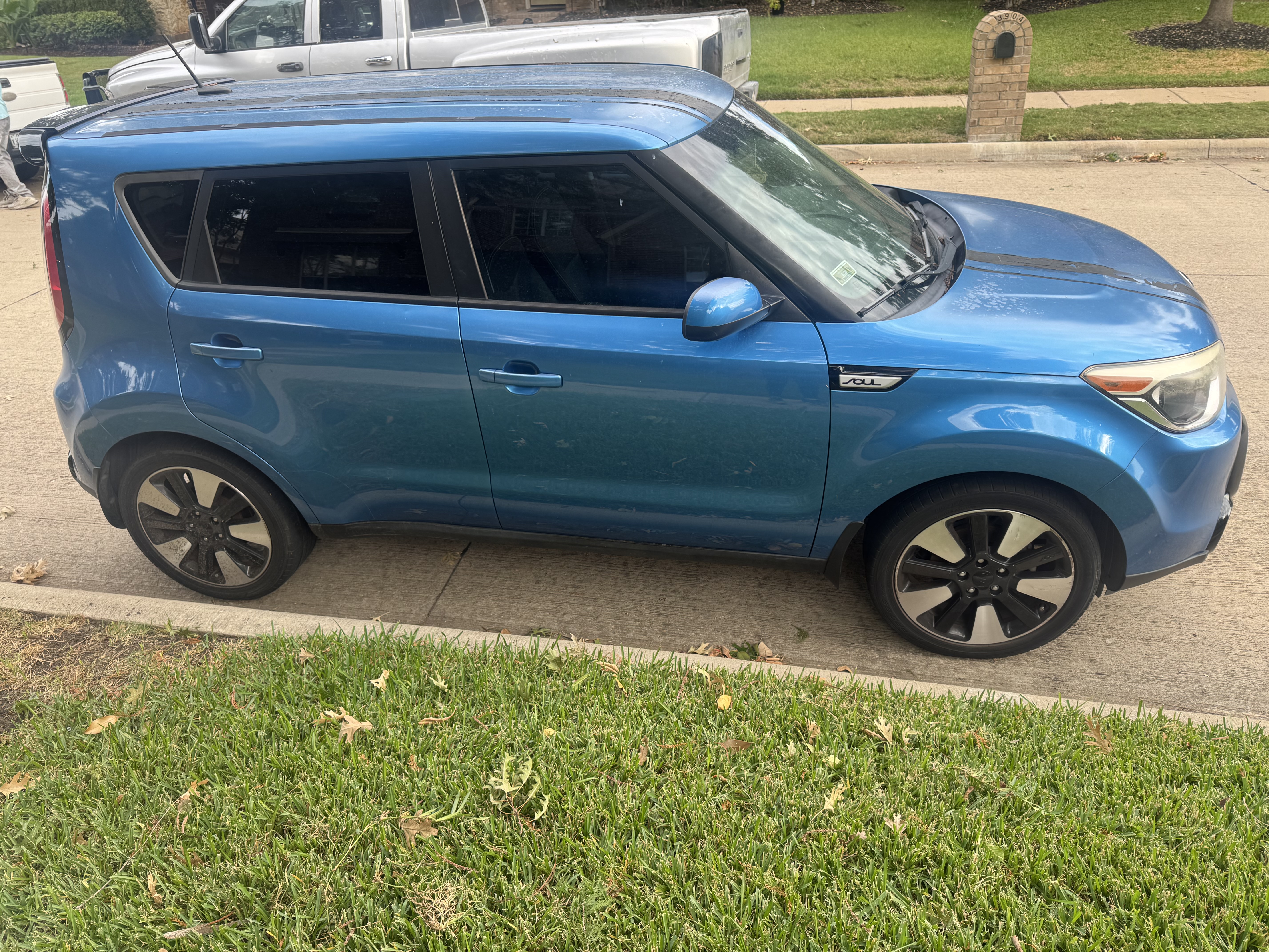 Used 2016 Kia Soul + FWD image 4
