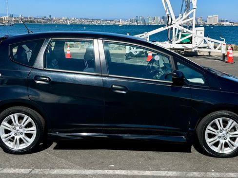 Used 2010 Honda Fit Sport image 2