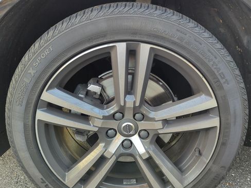 Used 2019 Volvo XC60 T5 Momentum w/ Multimedia Package image 8