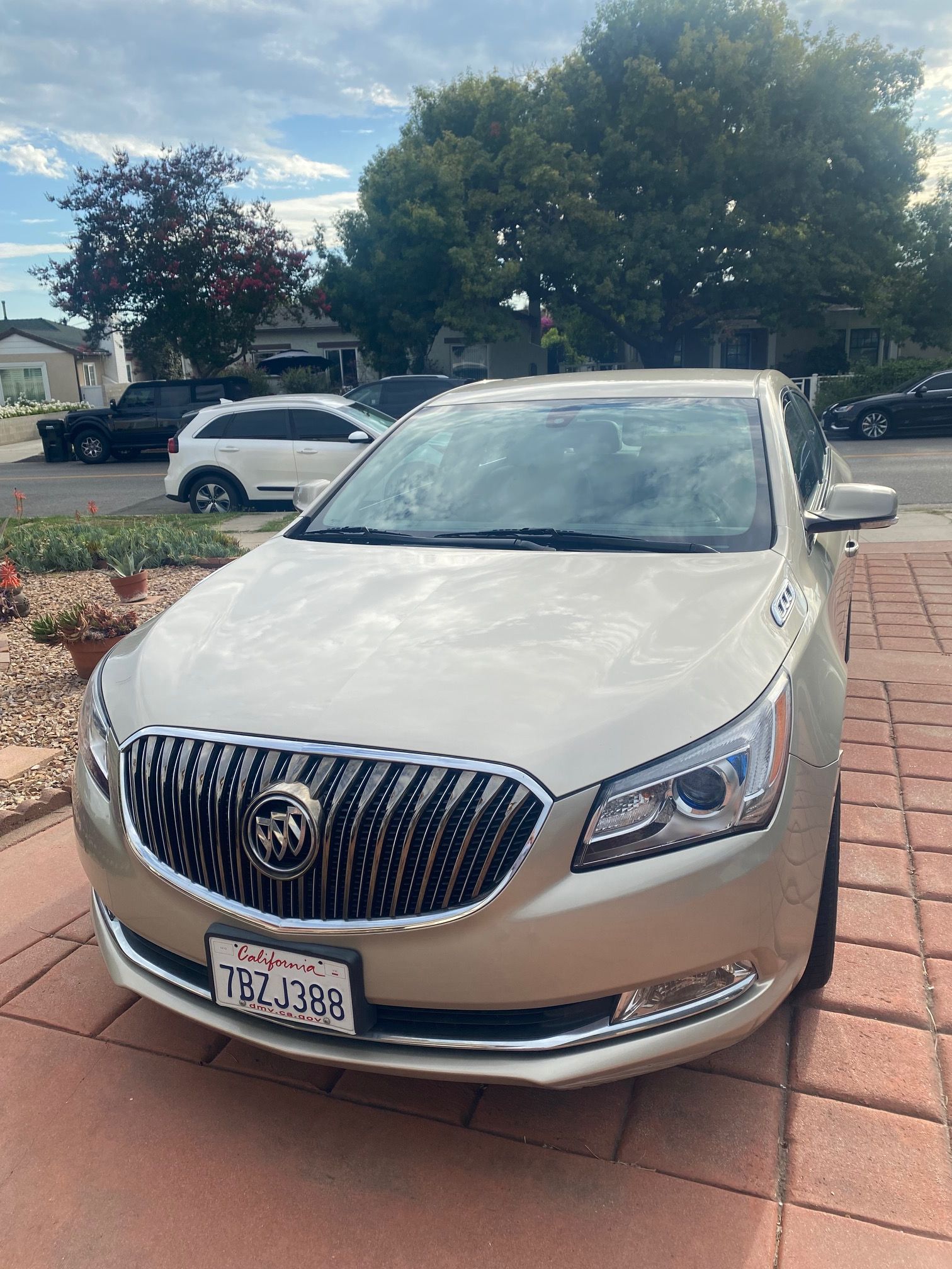 Used 2014 Buick LaCrosse Leather FWD image 2