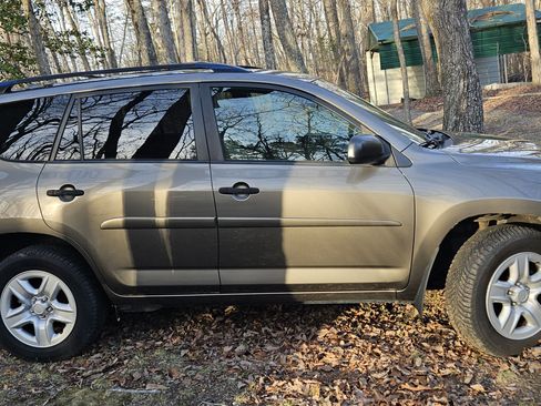 Used 2012 Toyota RAV4 Sport Utility 4D w/ Value Pkg image 9