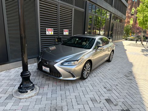 Used 2021 Lexus ES 250 w/ Premium Package AWD/4WD image 8