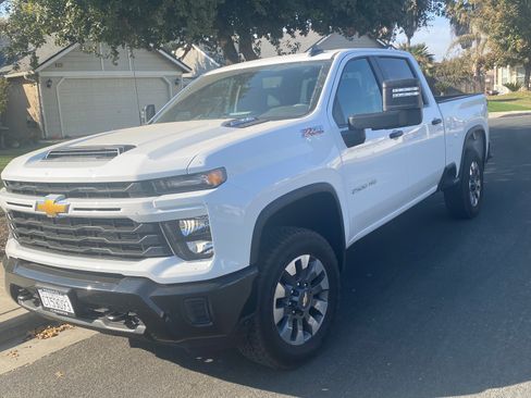 Used 2024 Chevrolet Silverado 2500 Custom w/ Custom Value Package AWD/4WD image 4