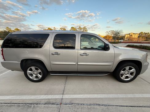 Used 2007 GMC Yukon XL Denali image 2