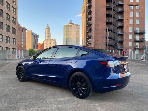Used 2020 Tesla Model 3 Standard Range Plus image 1